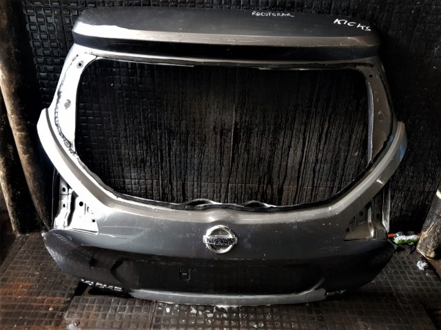 Nissan kicks tampa de mala OriginaL