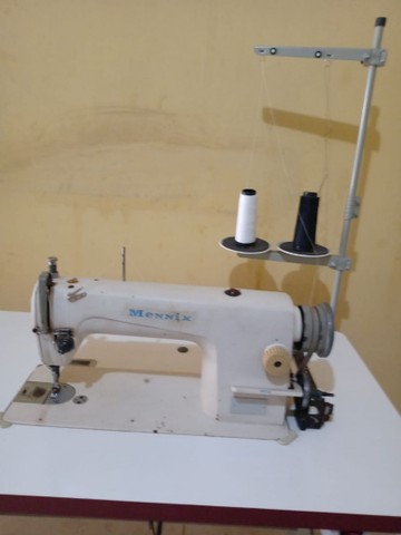 Maquina de costura reta industrial Mennix 