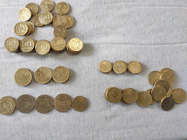 Vendo essas moedas antigas variadas