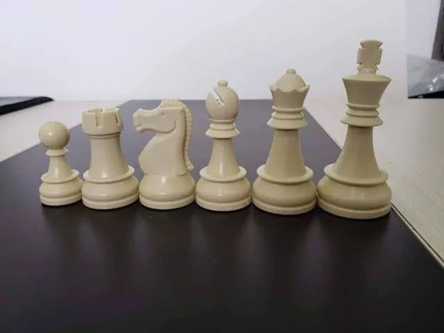 Jogo de xadrez Staunton Profissional - peças, tabuleiro e 2 damas