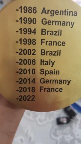 Réplica Taça Copa Do Mundo Fifa 2026 tamanho real 36cm - Nova na caixa - Foto 2