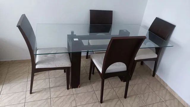 Mesa 4 cadeiras com tampo de vidro 
