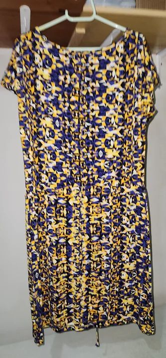 Vestido Estampado Triangular Amarelo e Azul - Foto 3