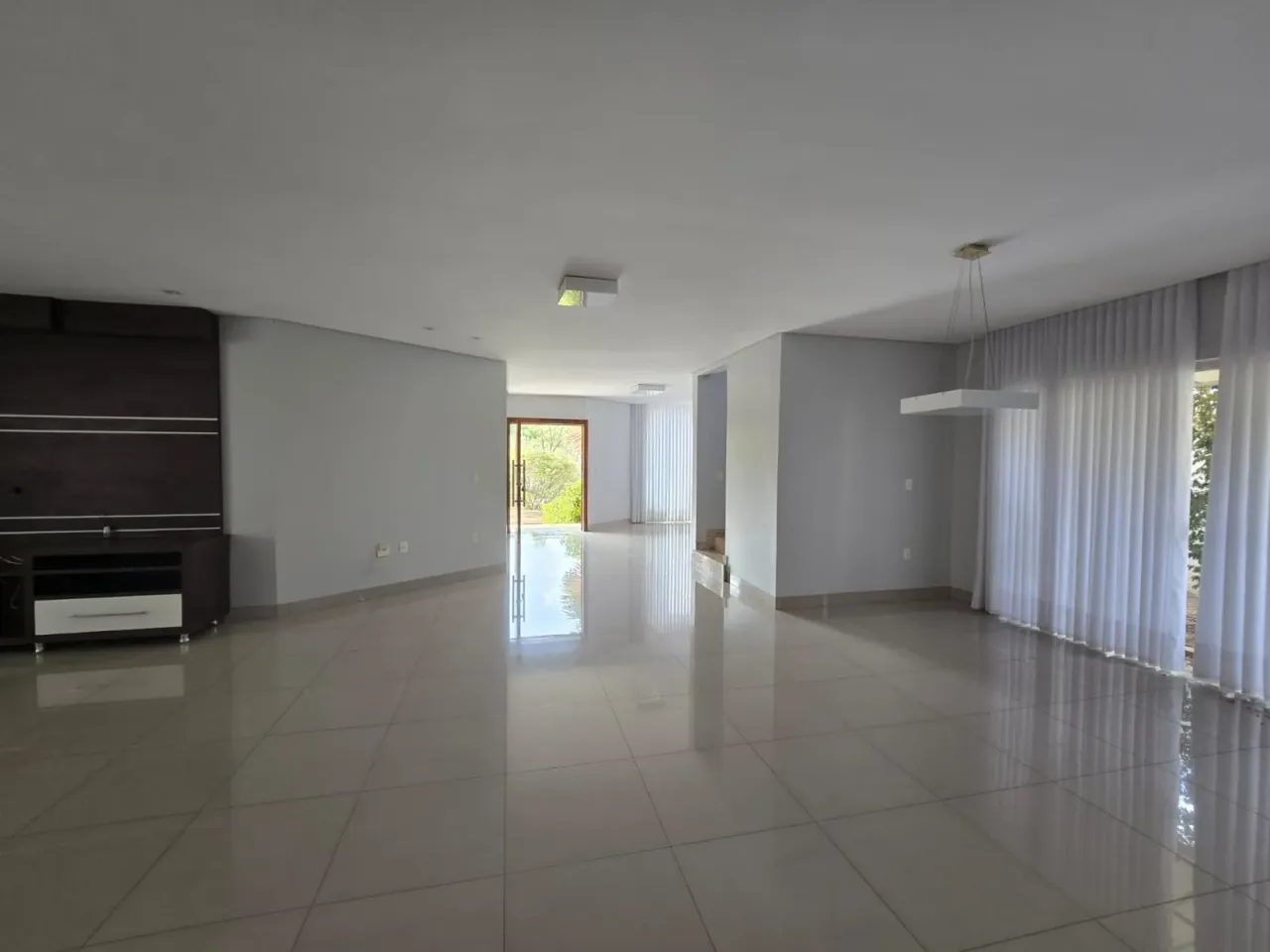 Sobrado Alphaville Ipes para venda com 354 metros quadrados com 4 quartos