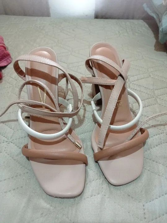 Sandália salto alto 