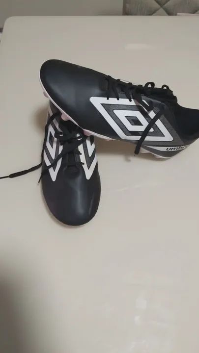 Chuteira Campo Umbro número 41