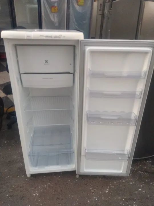 Geladeira Eletrolux 240 litros  - Foto 2