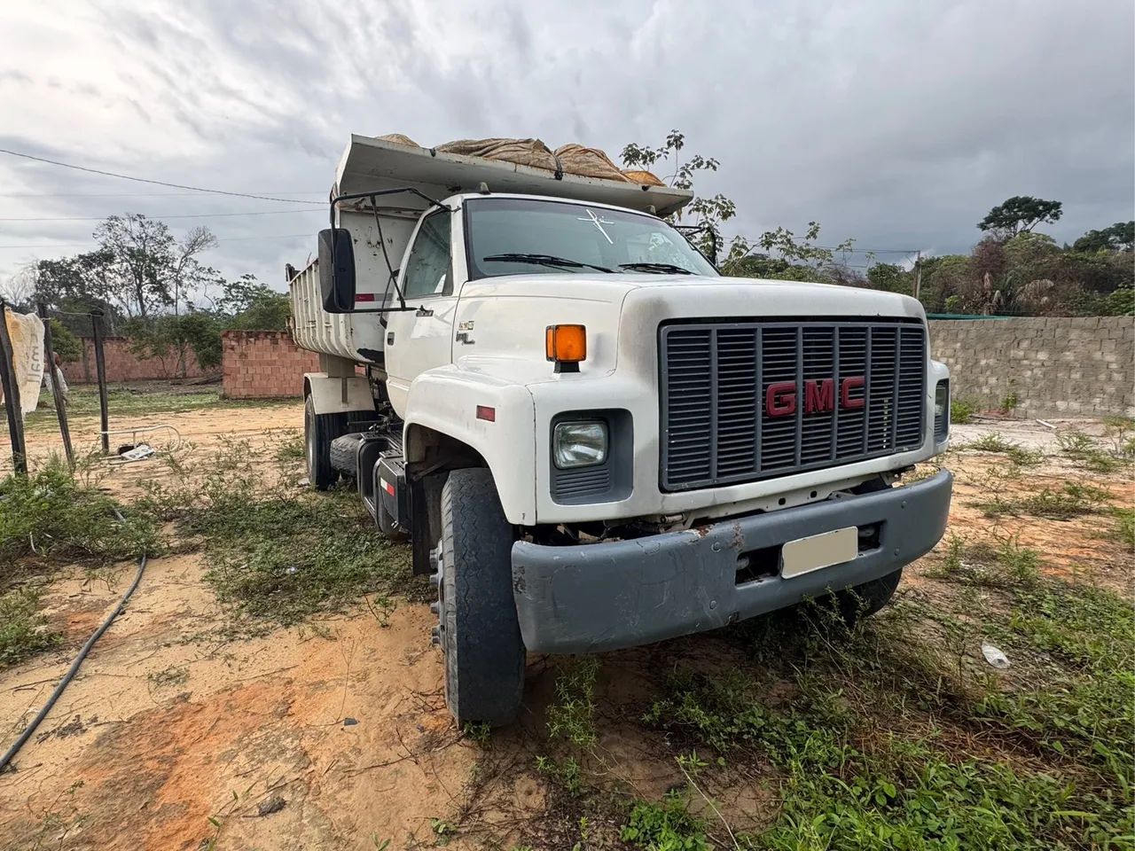 Caçamba GMC 2001 com basculante 7m³ - Foto 2