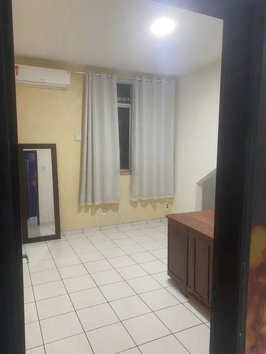 Casa Residencial ou Comercial Climatizada c/ 6 Salas sendo 2 Suítes no Centro da Cidade - Foto 8