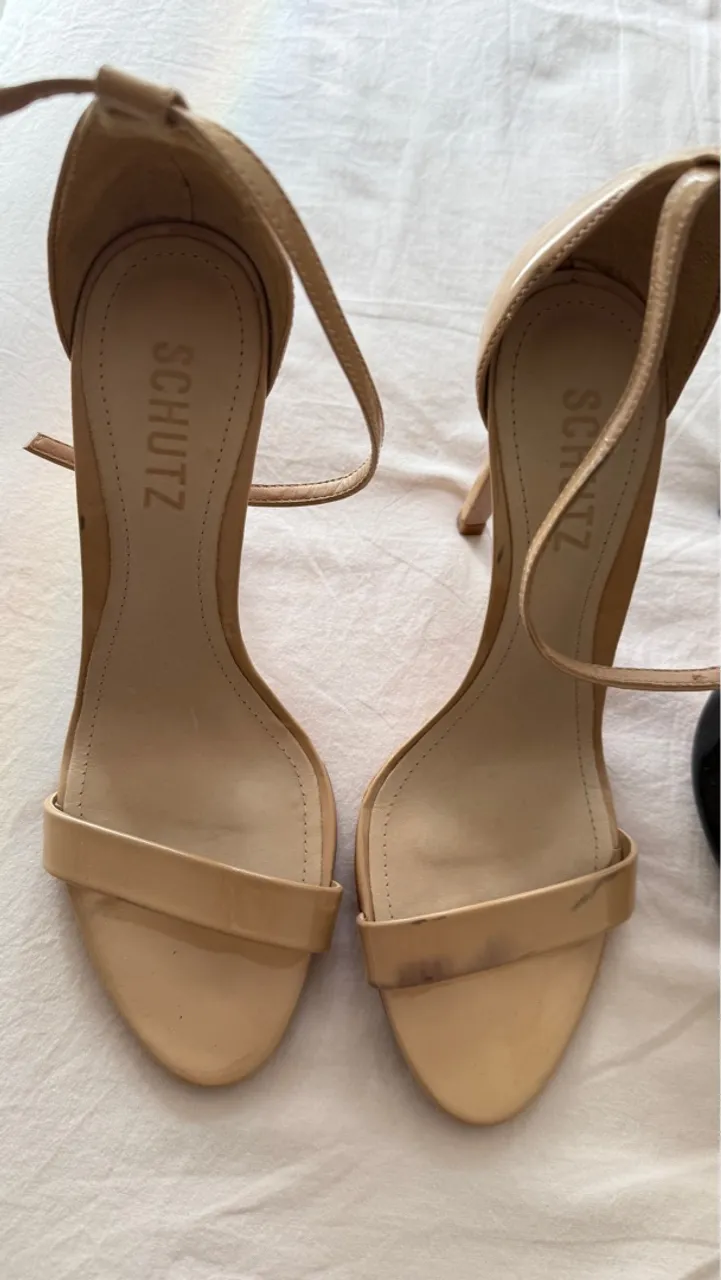 Sandália Schutz Bege - Salto Fino