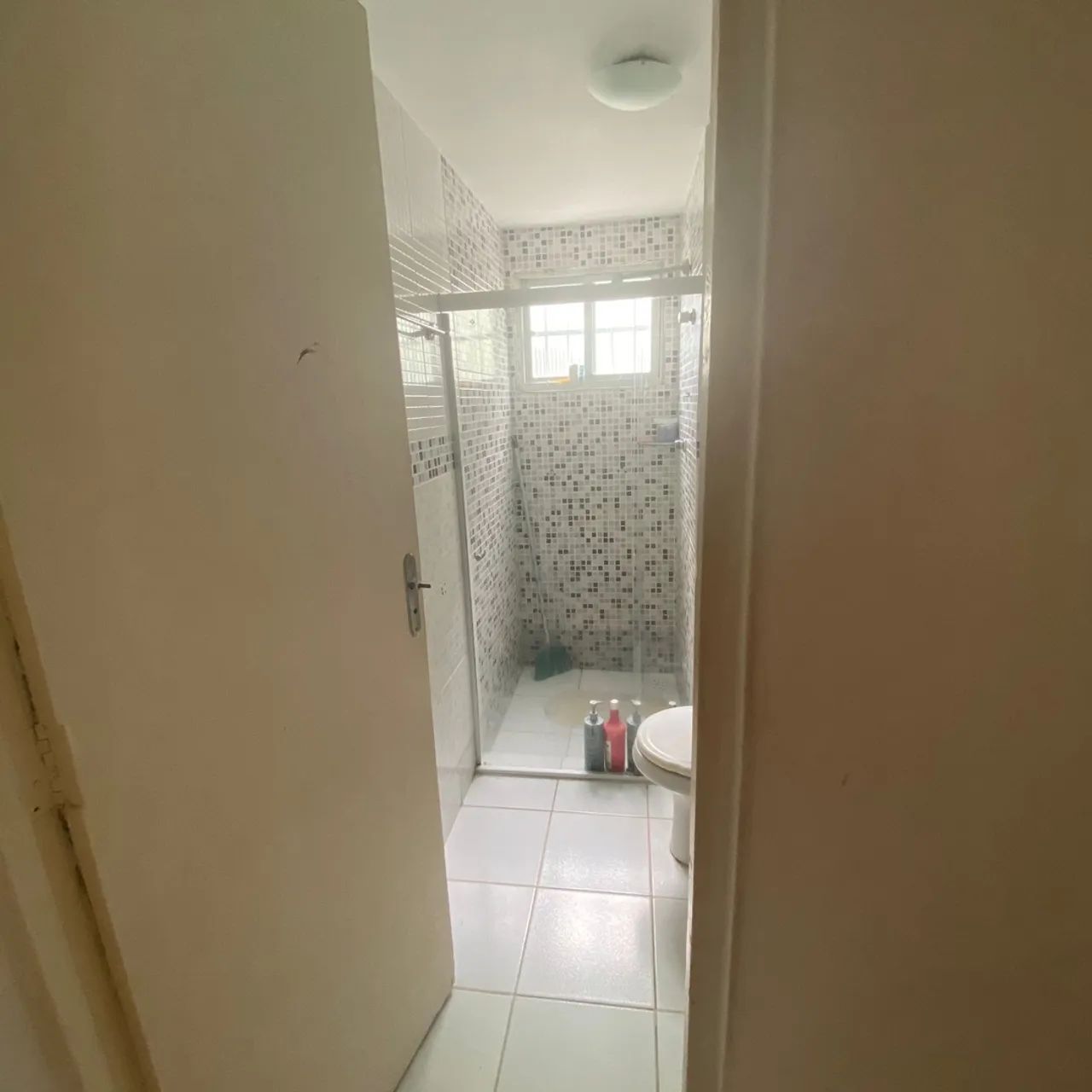 Dividir apartamento (mulher) santo Eduardo - Foto 2