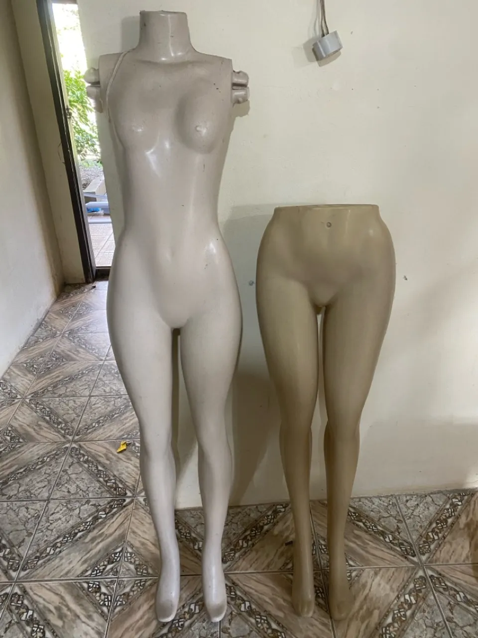Manequim Feminino Completo e Pernas Avulsas
