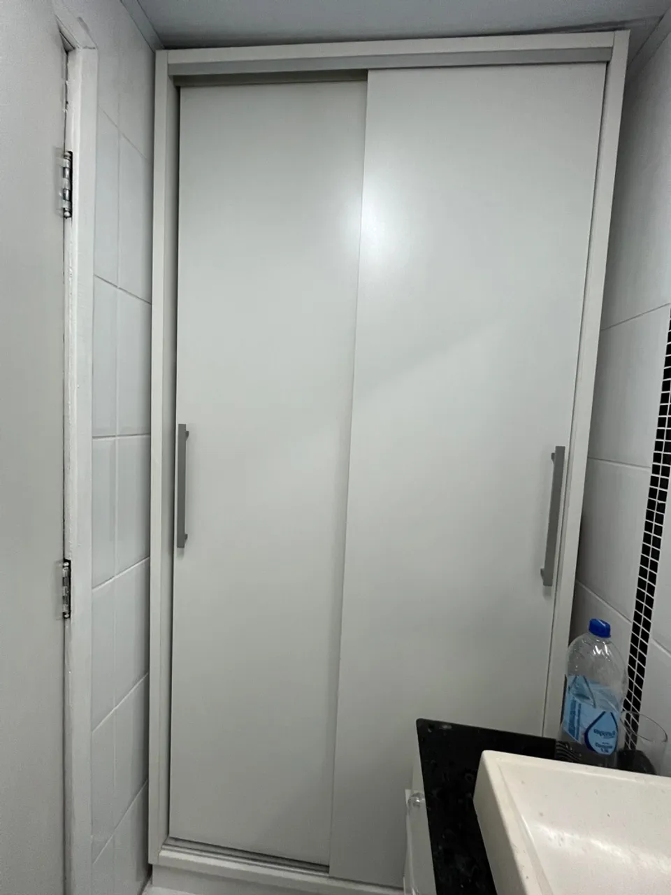 Guarda-roupa com 2 portas de correr
