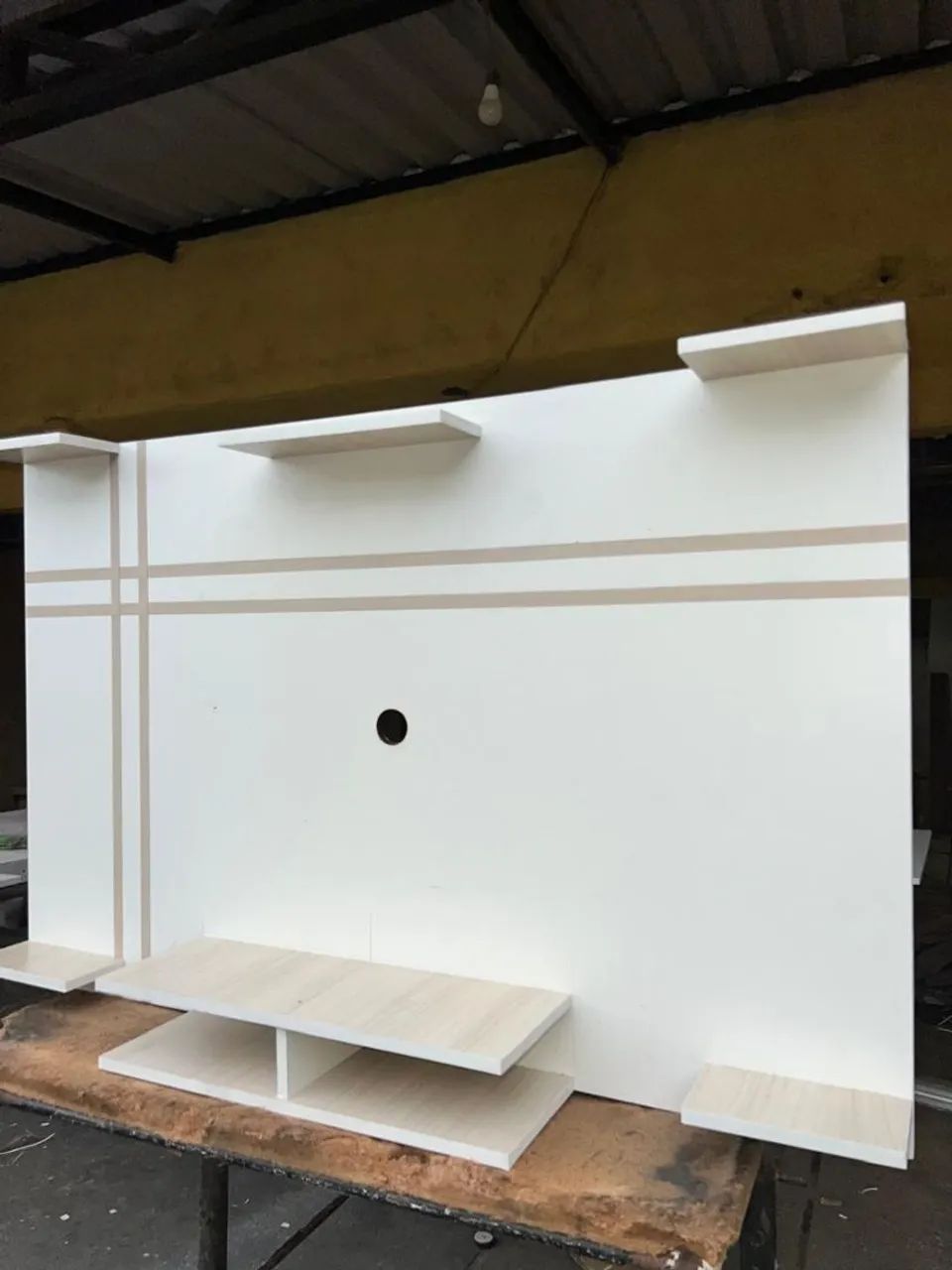 Painel para TV com prateleiras 011