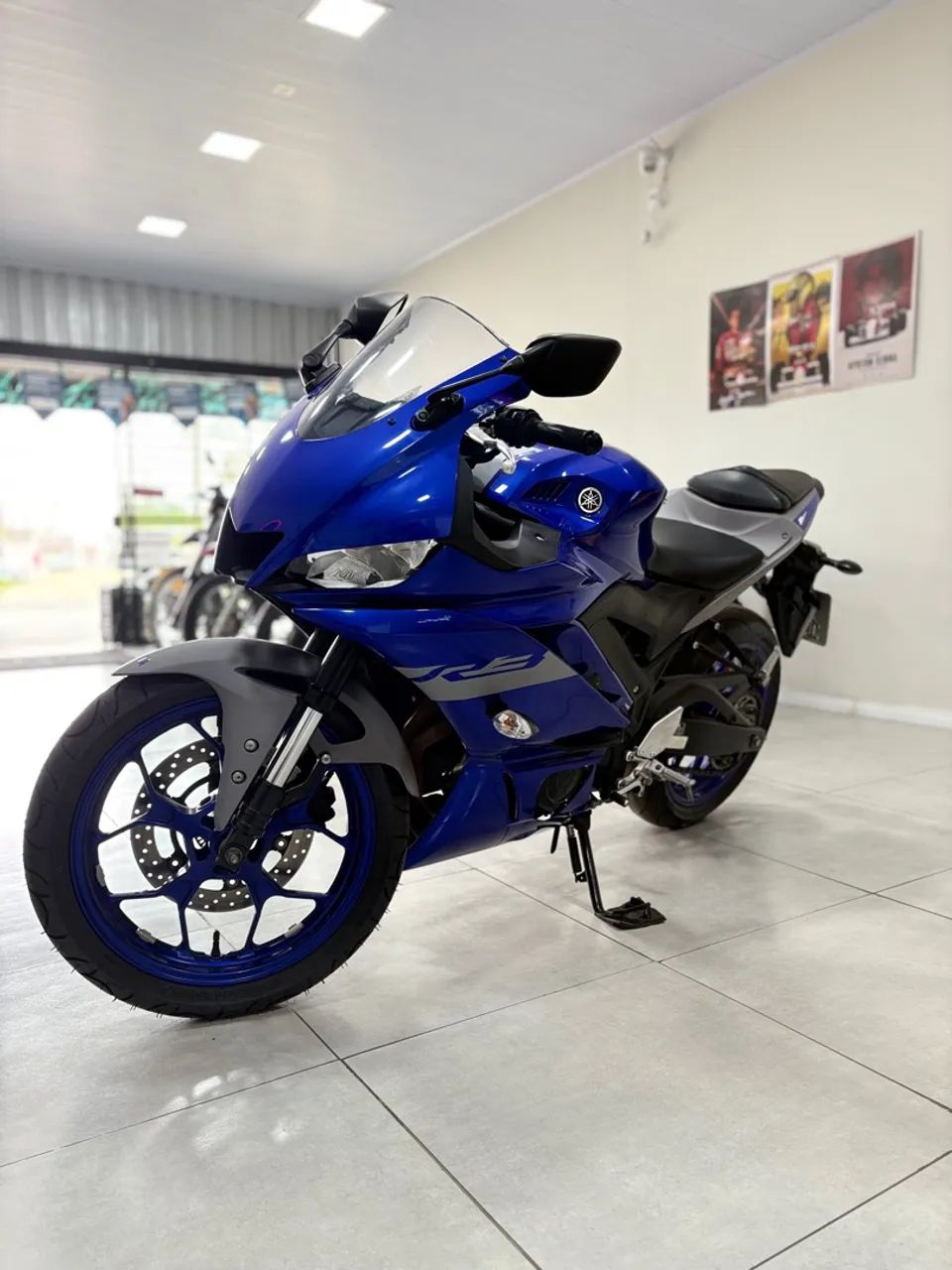 YAMAHA R3 2022 (financia ou cartão 18x)