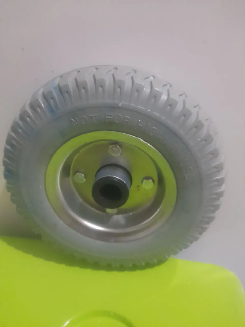 Peneu para carrinho de carga