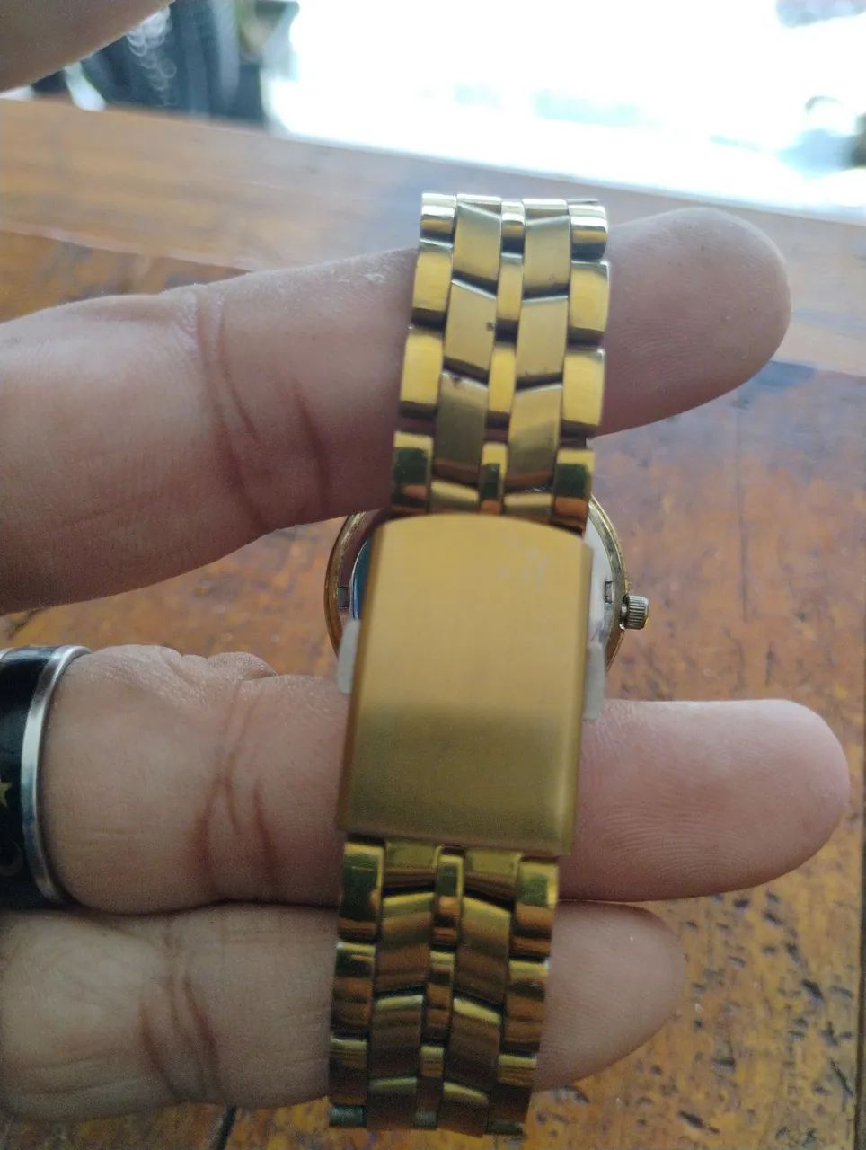 Relógio dourado aprova dágua  - Foto 3