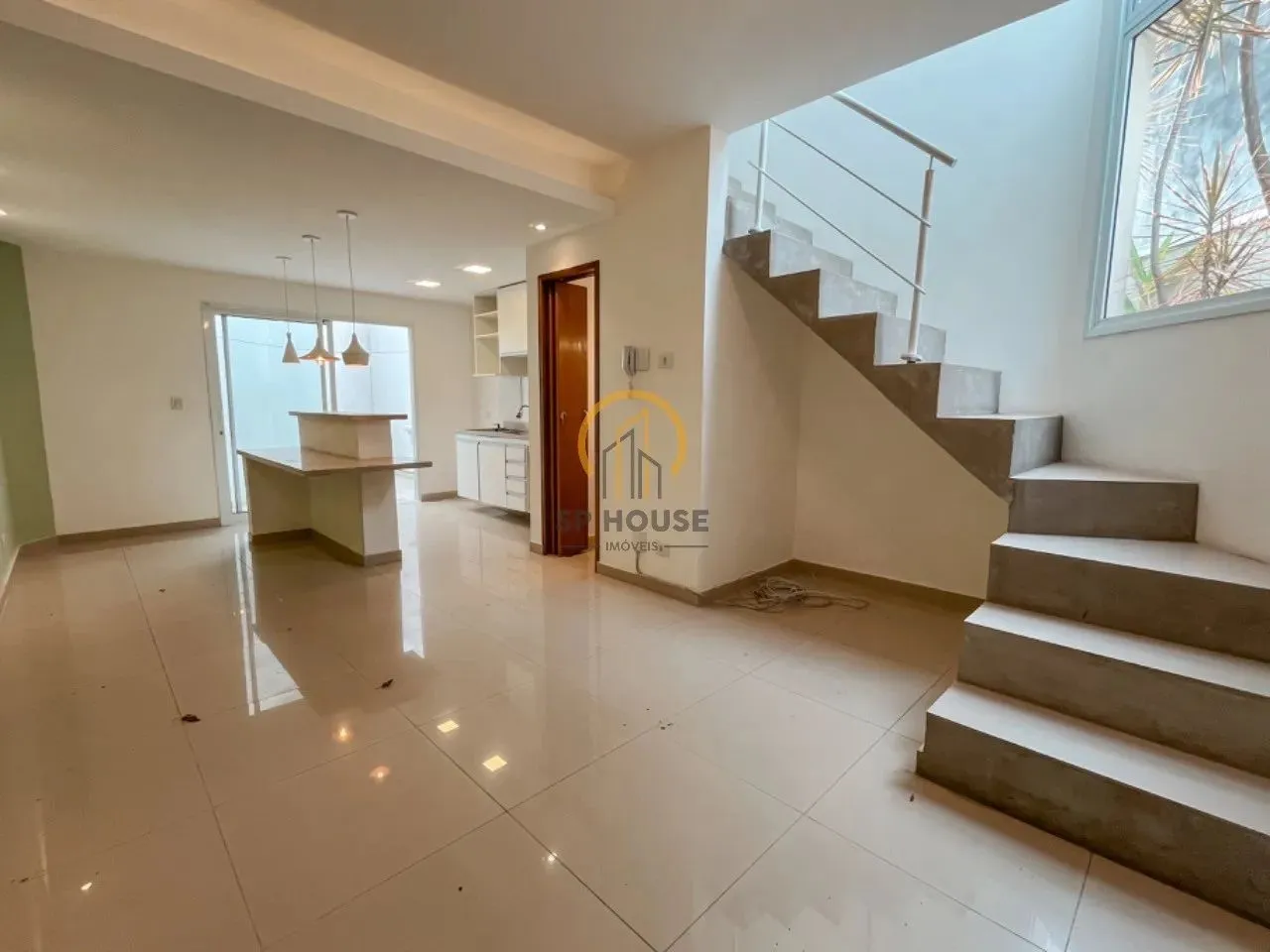 Sobrado em condomínio fechado à Venda e locação 120m², 2 suítes, 1 vaga, Vila Gumercindo