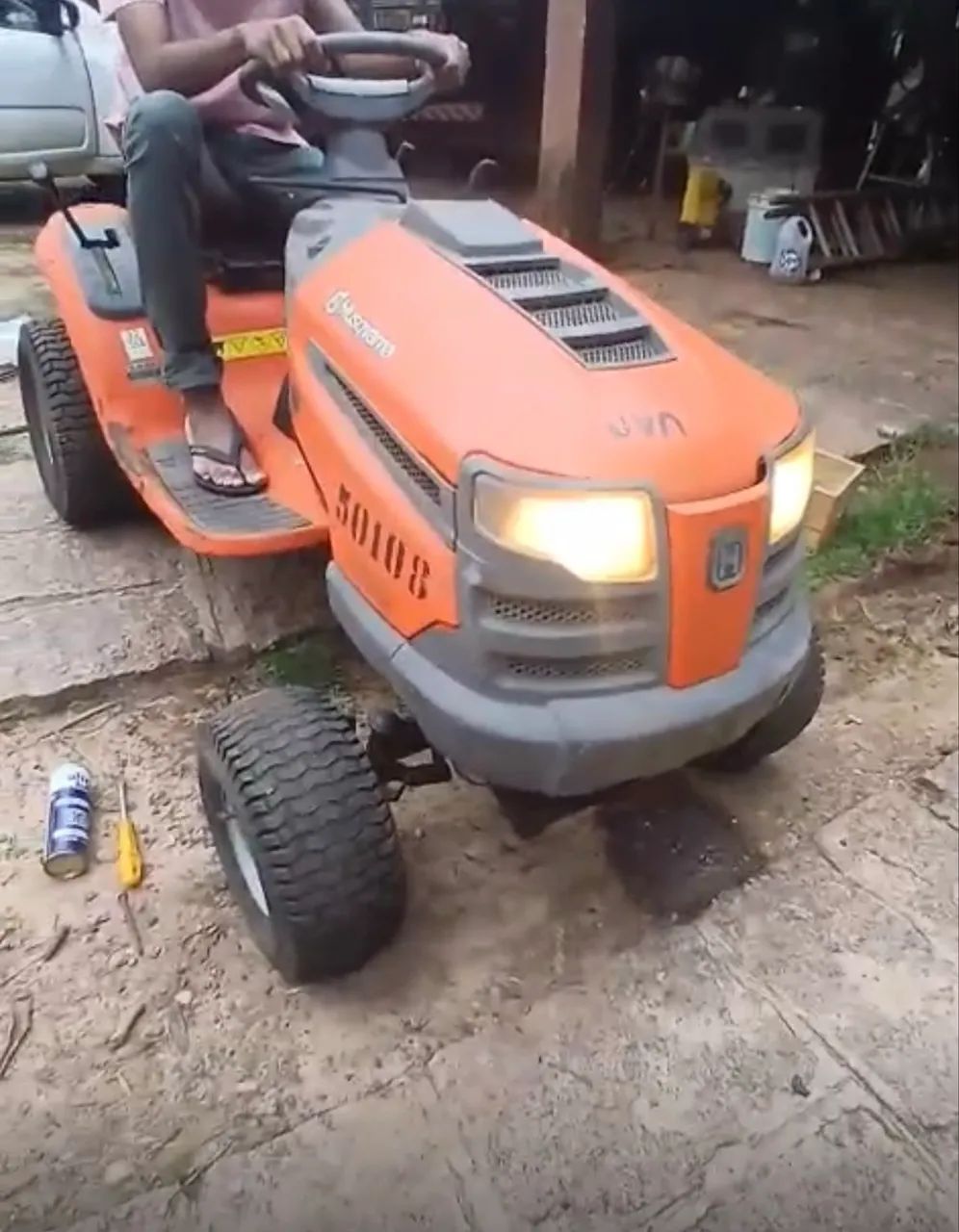 Trator cortador de grama Husqvarna LT 151