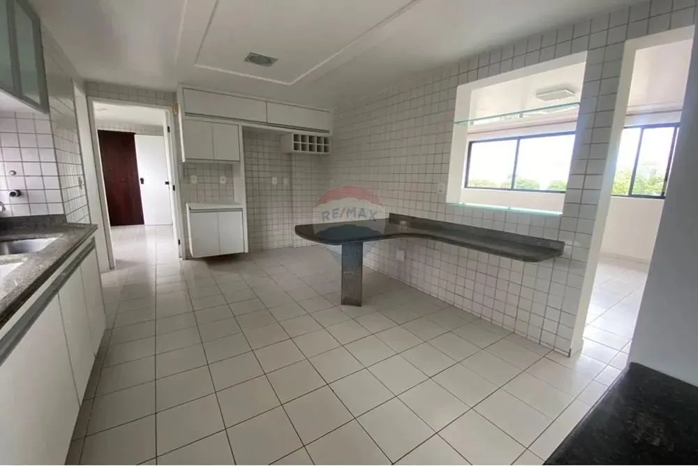Venha morar com exclusividade neste apartamento de 245m2 e 5 suítes, em Petrópolis!