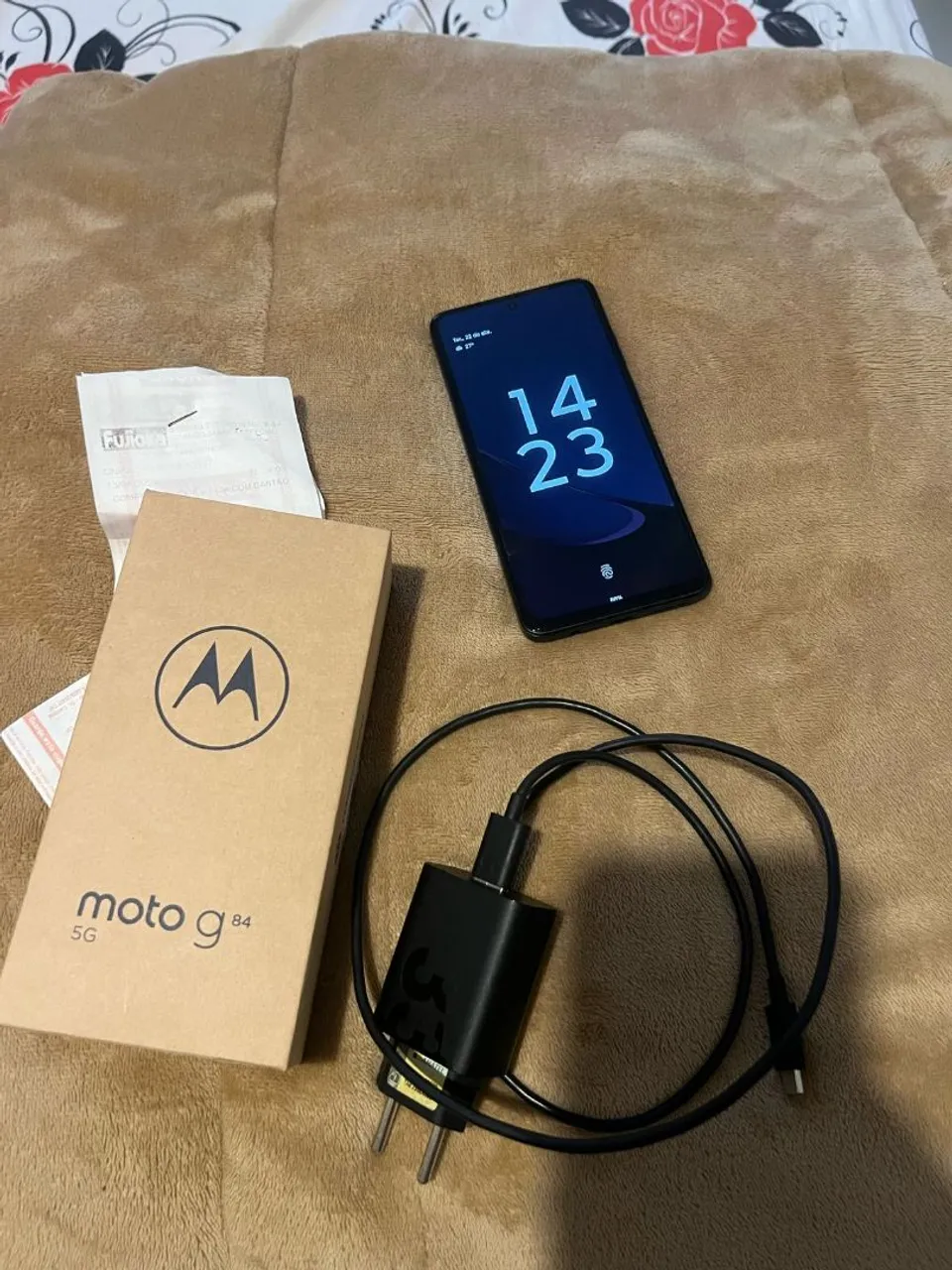 Moto g84