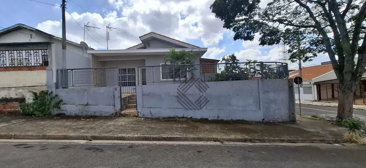 Casa para alugar com 2 quartos, 2 banheiros 1 vaga de garagem e quintal, no bairro Jardim