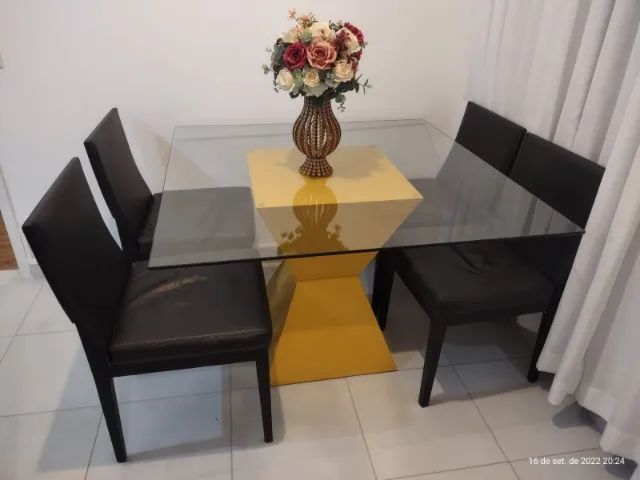 Mesa de vidro com quatro cadeiras - Foto 2