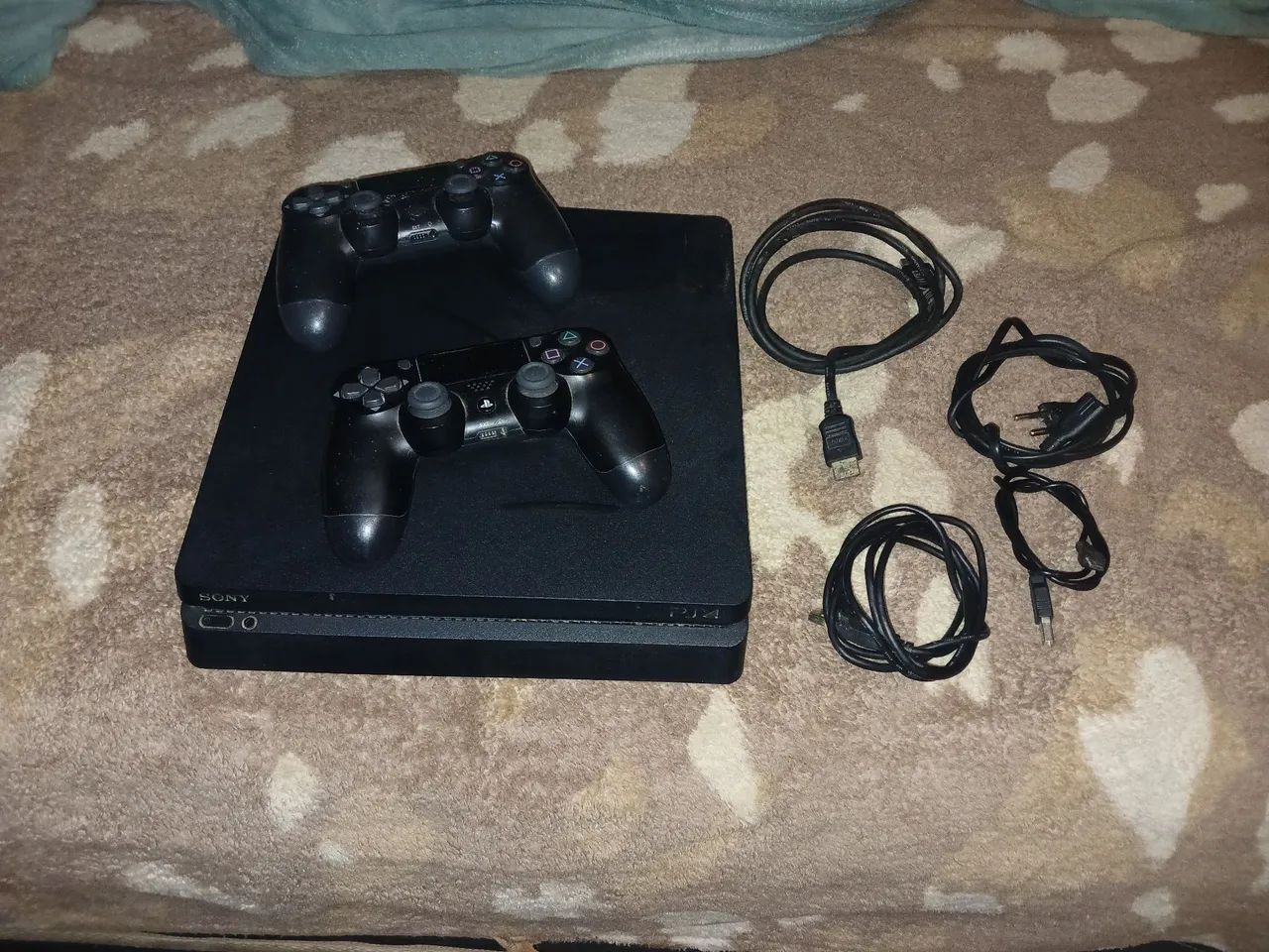 Vendo console  de ps4 SLIM com pouco uso vem 2 controles 2 AHD 2carregador e jogos incluso - Foto 3
