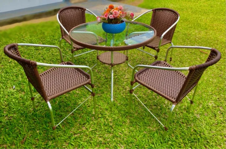 Conjunto de Mesa em vidro e fibra sintética!