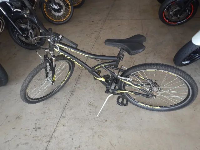 Bicicleta Caloi Andes aro 26 linda e com acessórios - Foto 2
