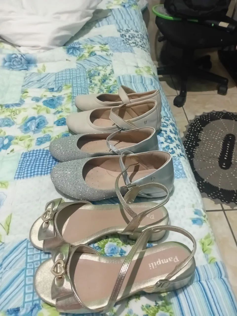 Sapatinho de criança75,00. Os três 