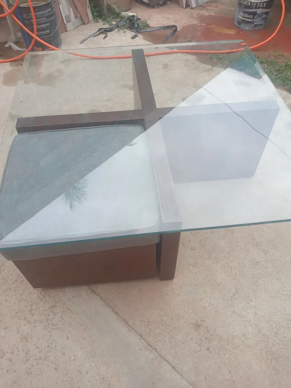 Mesa de centro com tampo de vidro e design moderno - Foto 3