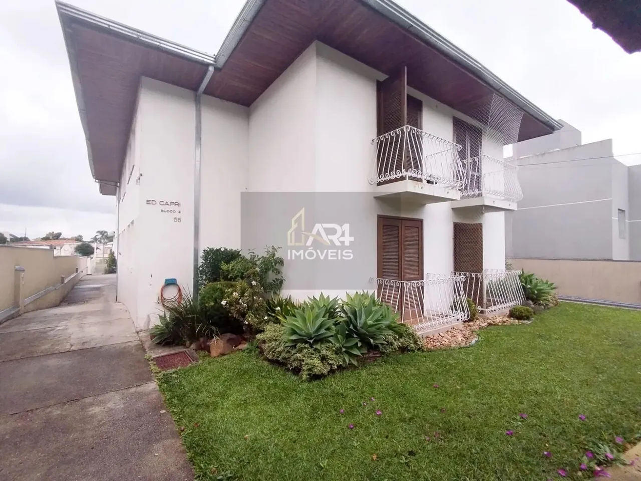 Apartamento com 3 dormitórios à venda no bairro São Lourenço em Curitiba/PR