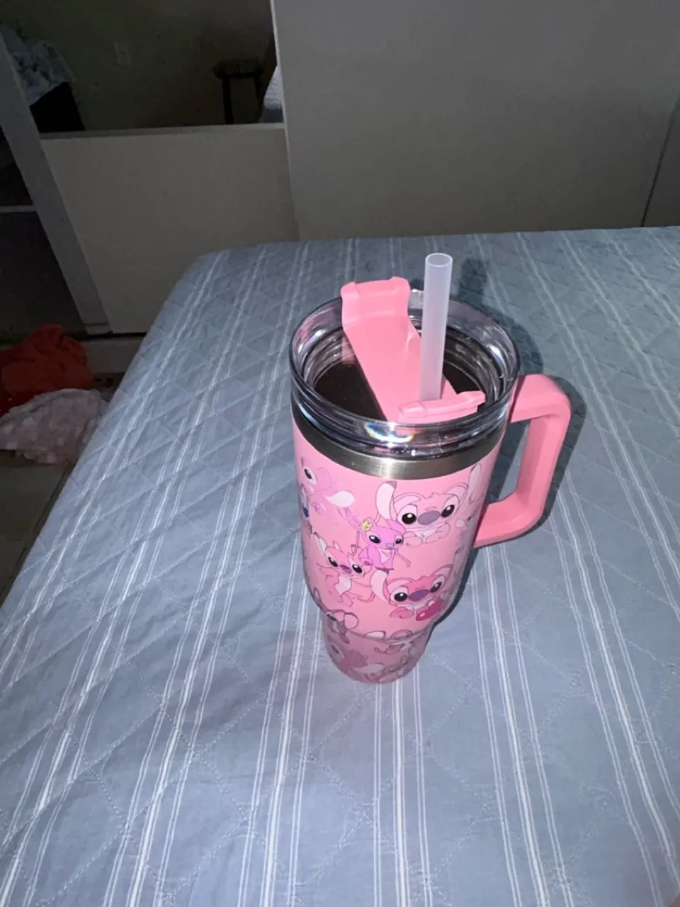 Copo térmico Stitch rosa com canudo