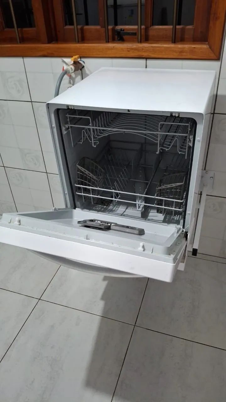 Máquina de lavar louças 220v. 