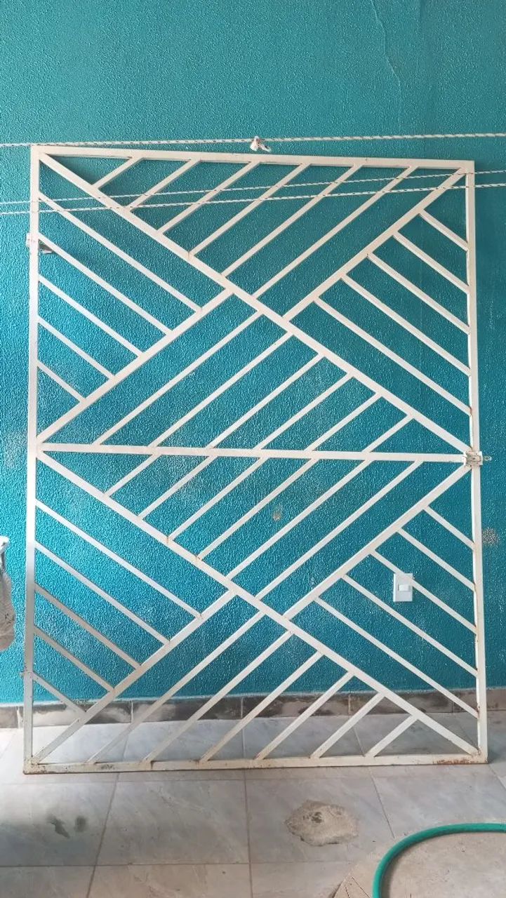 Grade de segurança com design geométrico 