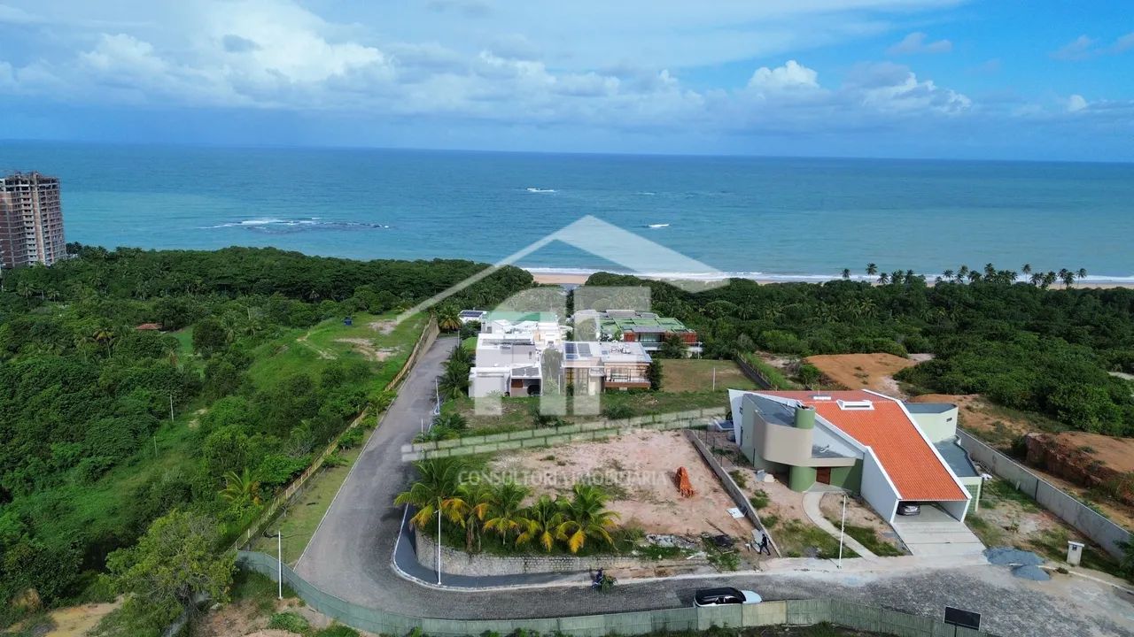 Lote totalmente nascente com vista para o mar - Condomínio Horizonte Fênix.