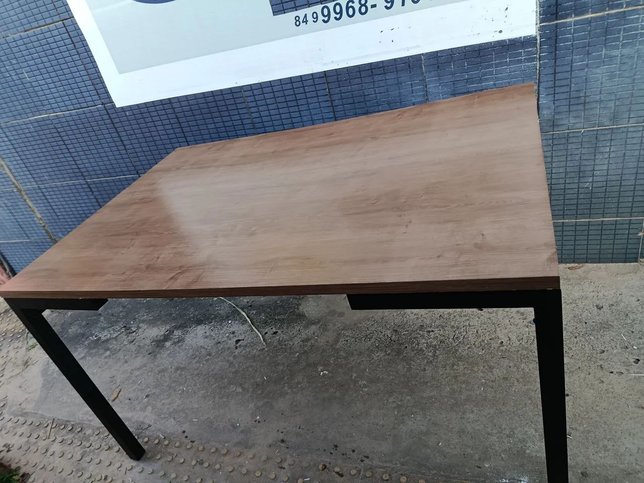 Mesa de MDF e metalon tamanho 136x90