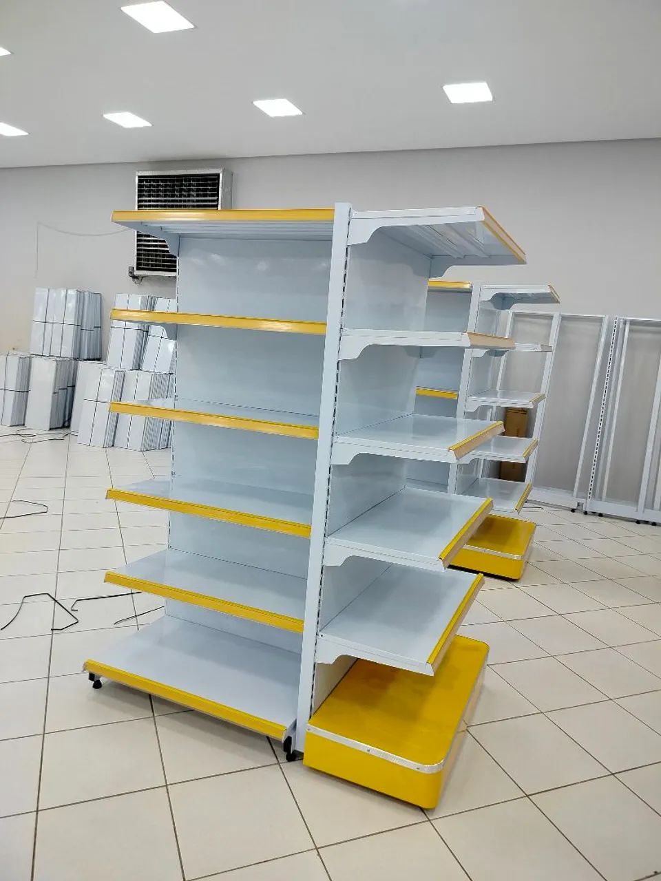 Gôndolas para Loja - Novas - bem reforçada