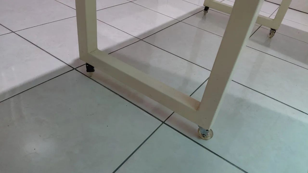 Mesa Moderna64960460451202121