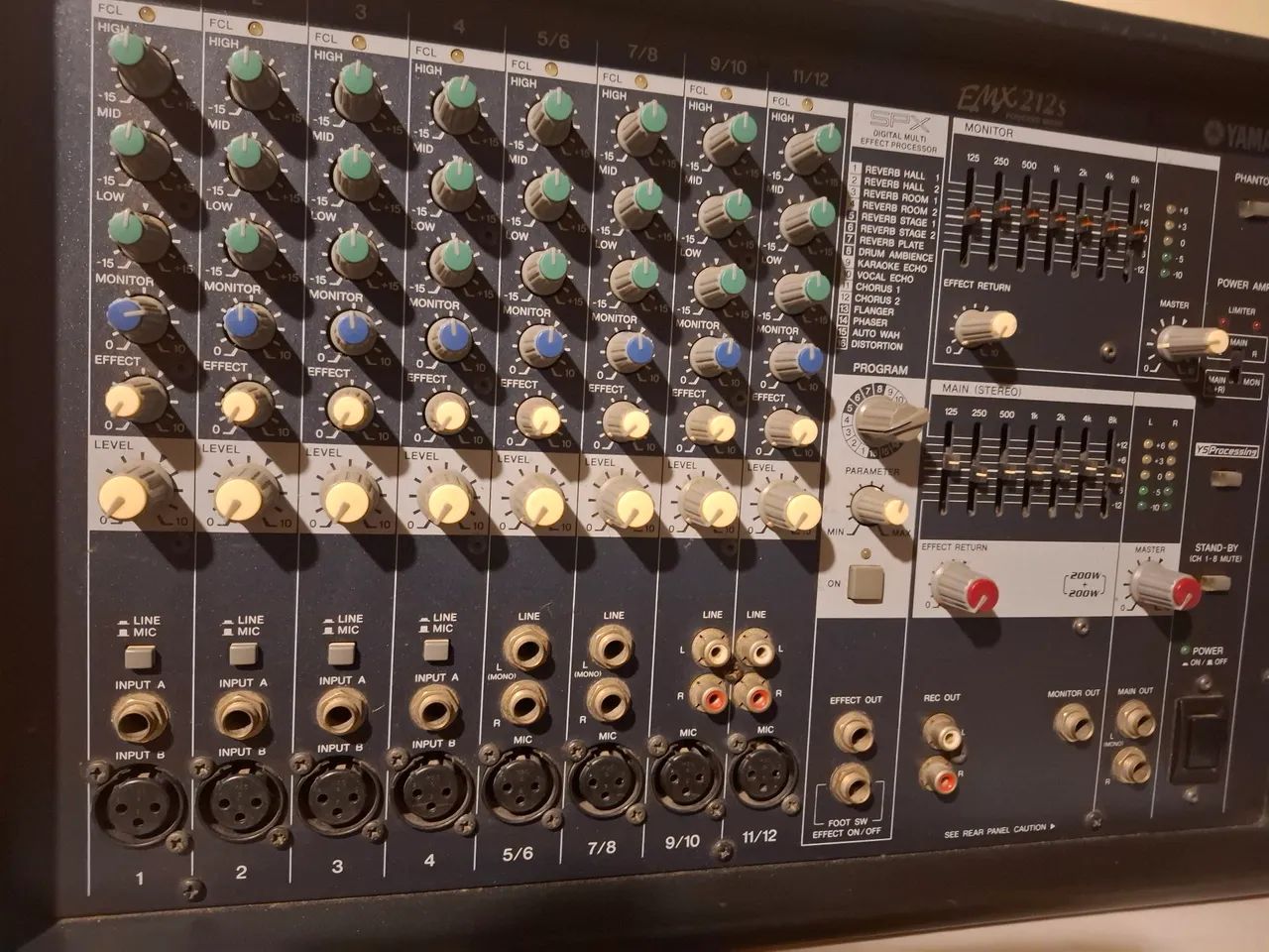 Mesa Mixer Yamaha EMX 212S - Foto 2