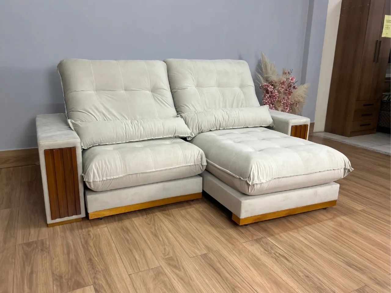 Sofá Retrátil e Reclinável Búzios 2.30m Molas Ensacadas l54 - Foto 2