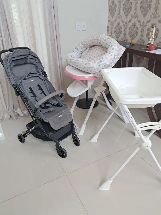 Vendo: carrinho de bebê, banheira, cadeira para se fazer refeição e aconchego para bebê.  - Foto 6