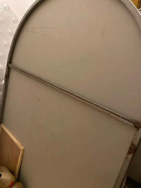 Duas Placas de Ferro com pés para adesivar com anúncios 130x90 e 70x90