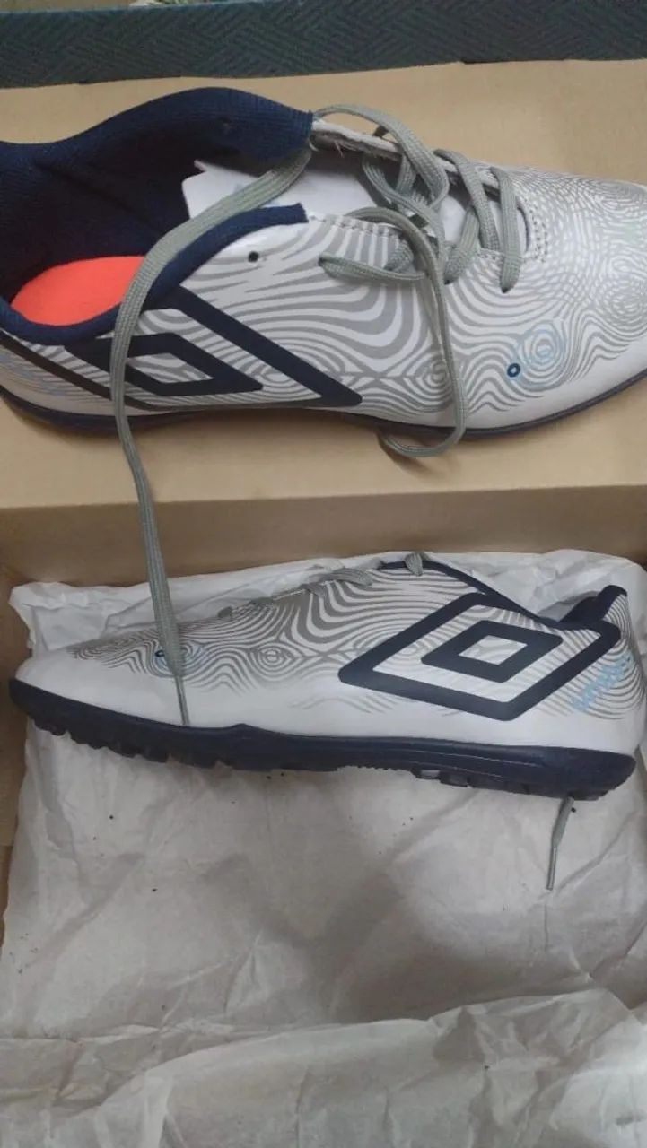 Chuteira umbro Society 