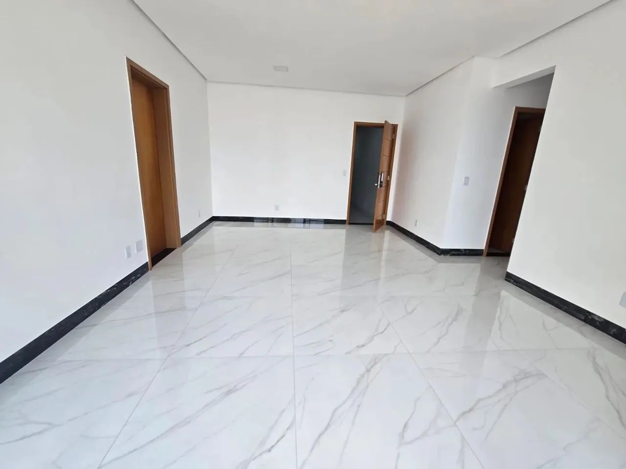 Alugo excelente apartamento no Ed. Torres Liberto - Foto 2