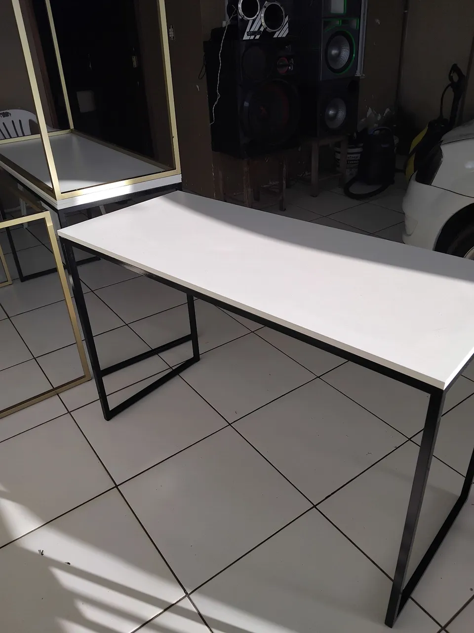 Mesa de Escritório com Design Moderno
