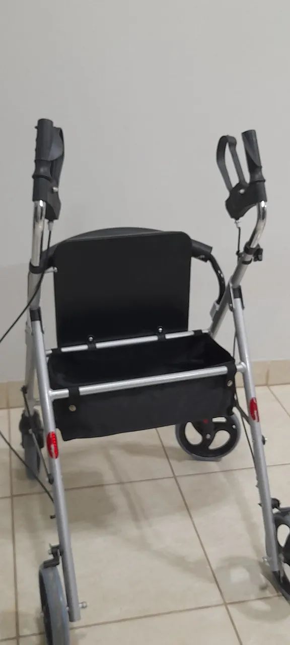 Andador Idoso 4 Rodas de Alumínio Dobrável Dellamed com Assento D12 6248 - Foto 2