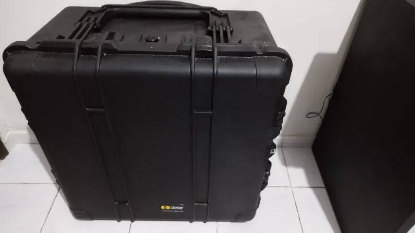 Pelican Capa Protetora 1640 com espuma (preto)