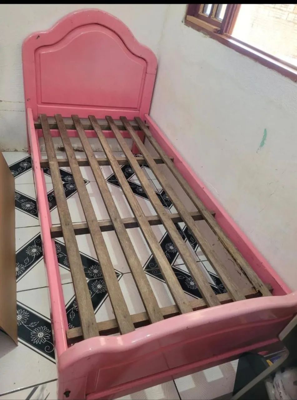 Vende - se cama em madeira 